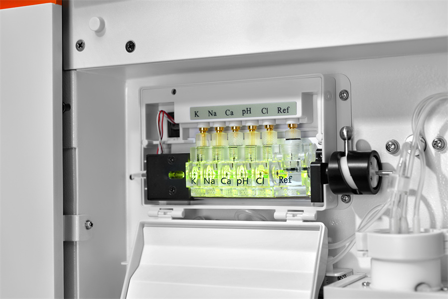 دستگاه الکترولیت آنالایزر Caretium XI-1021 نمای جلو